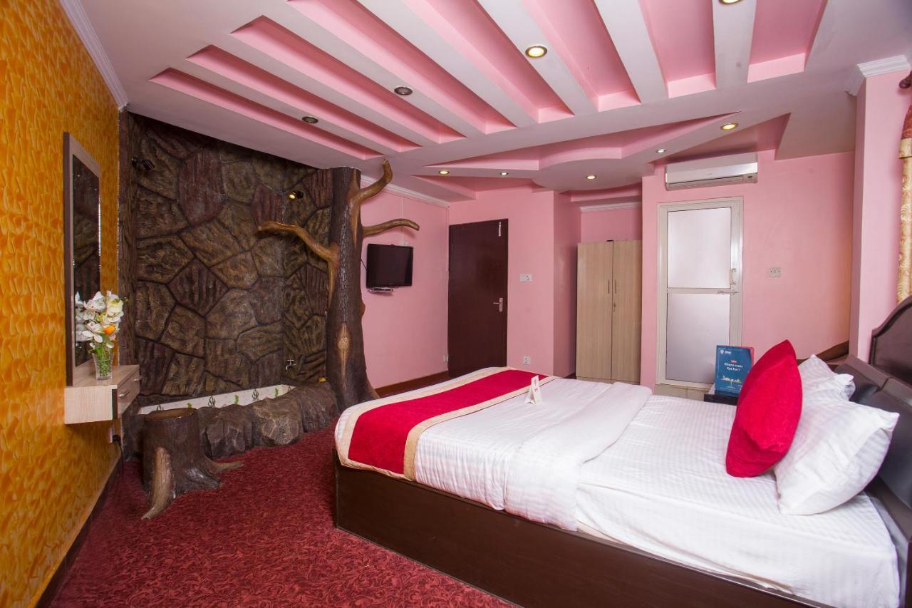 Oyo 161 Ram Janaki Hotel Катманду Екстер'єр фото