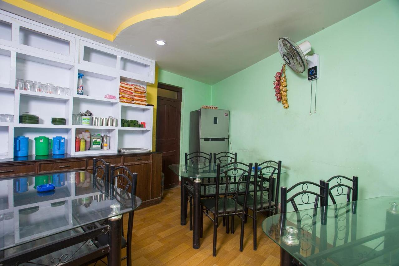 Oyo 161 Ram Janaki Hotel Катманду Екстер'єр фото