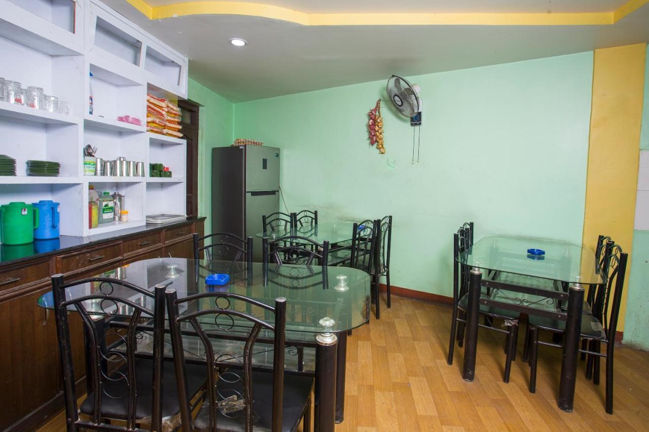 Oyo 161 Ram Janaki Hotel Катманду Екстер'єр фото